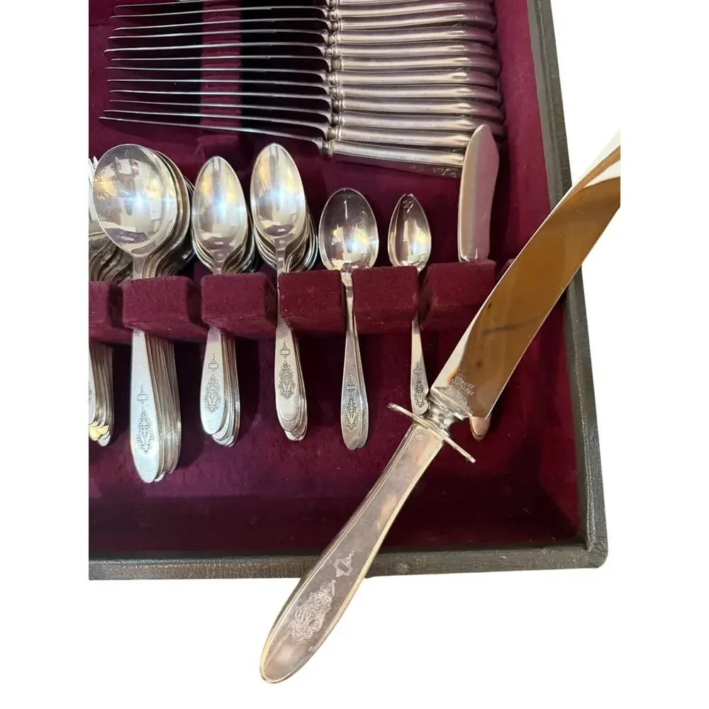 Holmes Edwards Danish Princess 1938 82pc Silverplate Flatware Set w Chest